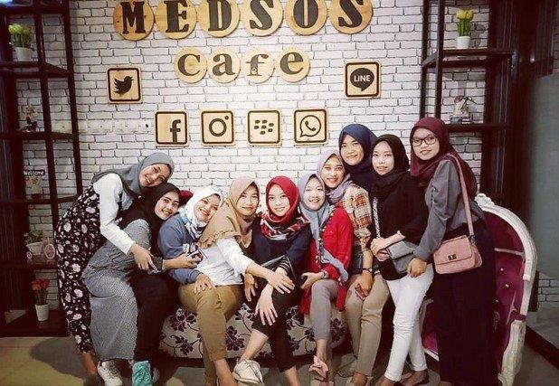 1. Nice Time, 2. Medsos Cafe &amp; Resto, 3. Jail Break Cafe, 4. MP Pavilion, 5. Choco Klik Coffee House, 6. Djagongan Cafe, 7. Kopi Roti D’warko, 8. Headquarter, 9. Bunto’s Cafe, 10. Gyudaq Japanese BBQ