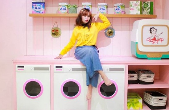 Menikmati Es Krim Gelato yang Lezat, Berfoto Seru di Ice Cream World Semarang, Berpose di Ruang Laundry, Jungkir Balik di Spot Up and Down, Bak Mandi, Berfoto dengan Unicorn yang Lucu, Kotak Telepon, Spot Foto Cone Terbalik, Spot Foto Kolam Bola, Spot Foto Burung Bangau, Spot Foto Pita Warna – Warni, Spot Foto Ruang Lampu Warna – Warni, Rute Menuju ke Lokasi