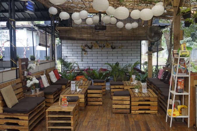 1. What’s Up Cafe, 2. Fat Bubble, 3. Koma Cafe, 4. Playout Cafe, 5. Coffee Toffee, 6. Good News Coffee & Dine , 7. Tibumi Rumah Kopi, 8. D’Savor, 9. Rustic Kitchen & Coffee, 10. Beranda Depok