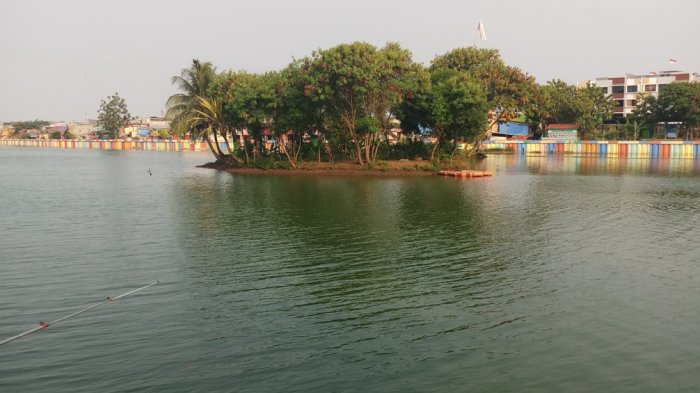 1. Danau Sigura-gura, 2. Danau Kenanga, 3. Taman Situ Lembang, 4. Danau Sunter, 5. Waduk Ria Rio, 6. Waduk Pluit, 7. Rawa Indah, 8. Danau Ragunan, 9. Danau PKP, 10. Danau Cincin