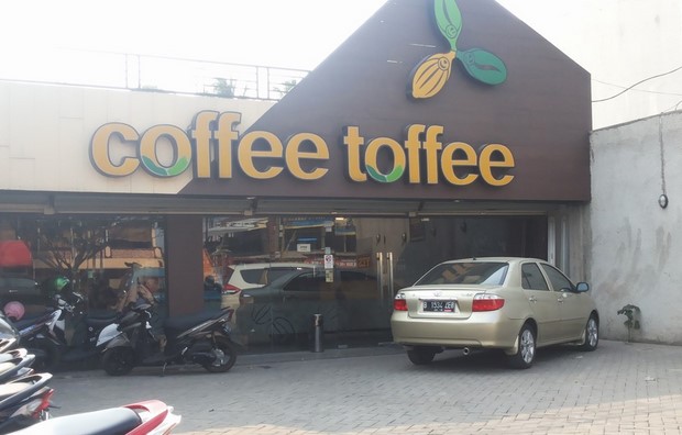 1. What’s Up Cafe, 2. Fat Bubble, 3. Koma Cafe, 4. Playout Cafe, 5. Coffee Toffee, 6. Good News Coffee & Dine , 7. Tibumi Rumah Kopi, 8. D’Savor, 9. Rustic Kitchen & Coffee, 10. Beranda Depok