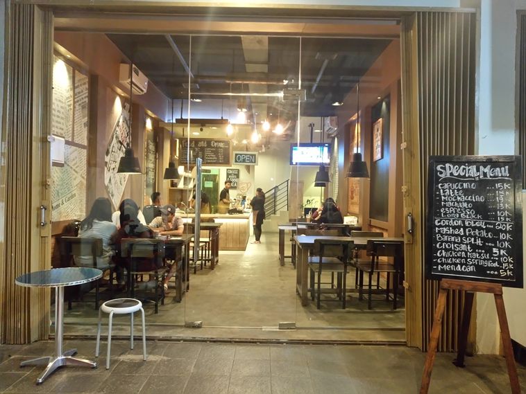 1. What’s Up Cafe, 2. Fat Bubble, 3. Koma Cafe, 4. Playout Cafe, 5. Coffee Toffee, 6. Good News Coffee & Dine , 7. Tibumi Rumah Kopi, 8. D’Savor, 9. Rustic Kitchen & Coffee, 10. Beranda Depok