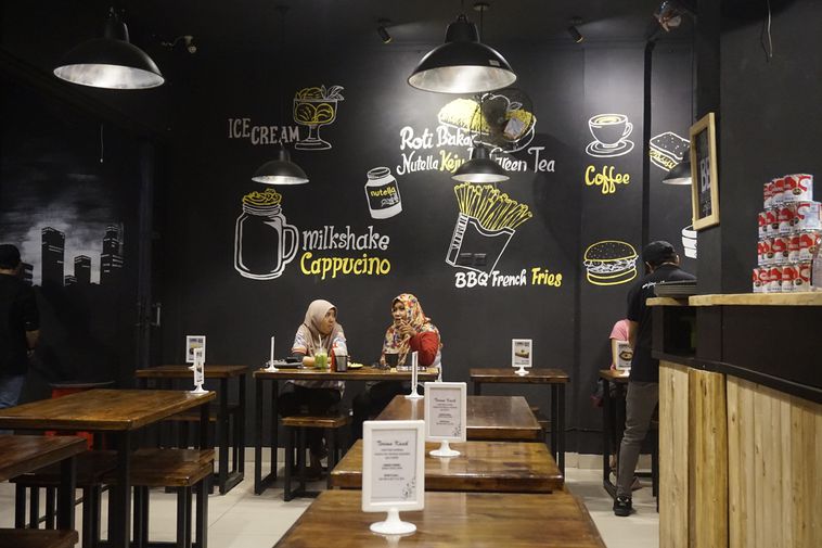 1. What’s Up Cafe, 2. Fat Bubble, 3. Koma Cafe, 4. Playout Cafe, 5. Coffee Toffee, 6. Good News Coffee & Dine , 7. Tibumi Rumah Kopi, 8. D’Savor, 9. Rustic Kitchen & Coffee, 10. Beranda Depok