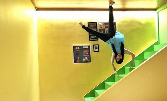 Berfoto Seru di Upside Down World Alam Sutera, Spot Foto Dapur, Bermain Musik di Studio Terbalik, Spot Ruang Angkasa di Kamar Tidur Anak, Ruang Keluarga yang Cozy, Spot Tangga Hijau, Ruang Laundry dengan Mesin Cuci Mini, Review Pengunjung yang telah Mengunjungi Upside Down World Alam Sutera, Fasilitas di Upside Down World Alam Sutera, Rute Menuju ke Lokasi