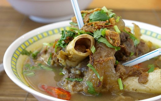 1. Sop Tunjang, 2. Asam Pedas Baung, 3. Gulai Ikan Patin, 4. Sop dan Sate Rusa, 5. Selais Asap, 6. Gong-Gong, 7. Sop Ikan Batam, 8. Mie Lendir, 9. Lakse, 10. Otak-otak