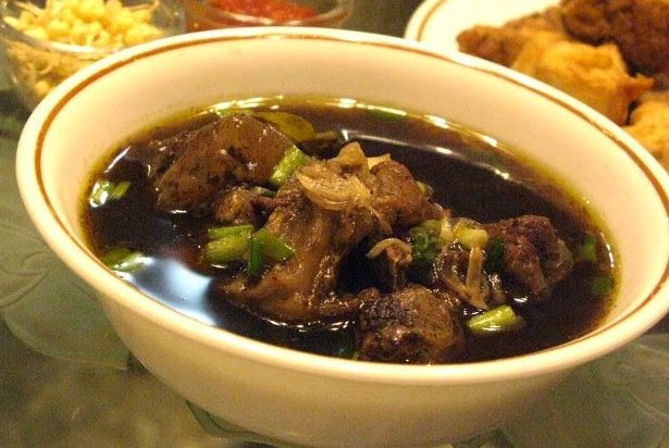 1. Lontong Kupang, 2. Bandeng Asap, 3. Bandeng Presto, 4. Petis, 5. Telur Asin, 6. Kerupuk Udang, 7. Otak-otak Bandeng, 8. Rawon, 9. Kue Lumpur, 10. Wader