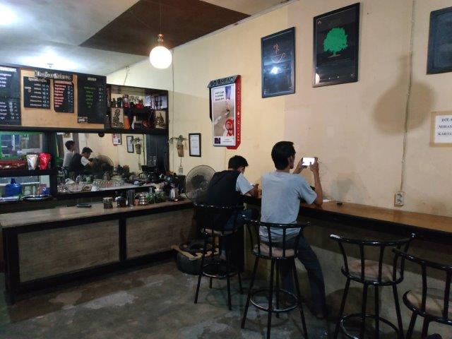 1. Dome Steak, 2. Collega Cafe, 3. Cafe Buzz & Resto, 4. Atmosfer Cafe, 5. Coffee Story, 6. Jabat Tangan Coffee, 7. Moo Nyusu, 8. QZ Comic Cafe, 9. Cafeka , 10. Camp Coffee