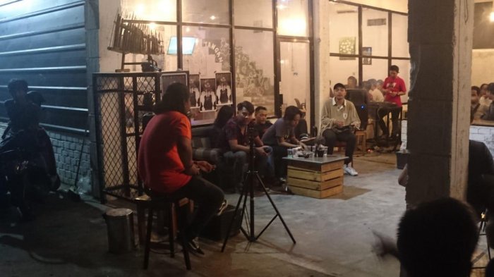 1. Dome Steak, 2. Collega Cafe, 3. Cafe Buzz & Resto, 4. Atmosfer Cafe, 5. Coffee Story, 6. Jabat Tangan Coffee, 7. Moo Nyusu, 8. QZ Comic Cafe, 9. Cafeka , 10. Camp Coffee