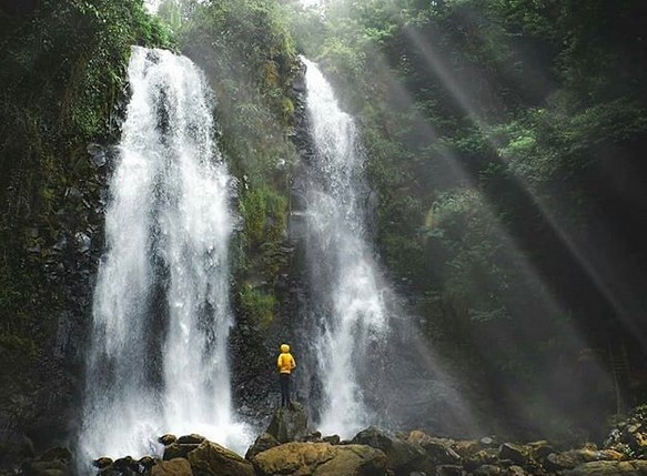 Keindahan Curug Cinulang Sumedang, Mitos dan Asal Usul Curug Cinulang, Uniknya Curug Cinulang yang Diabadikan dalam Lagu, Fasilitas Curug Cinulang, Rute Menuju ke Lokasi