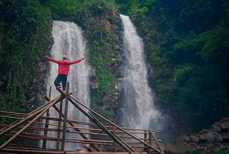 Keindahan Curug Cinulang Sumedang, Mitos dan Asal Usul Curug Cinulang, Uniknya Curug Cinulang yang Diabadikan dalam Lagu, Fasilitas Curug Cinulang, Rute Menuju ke Lokasi
