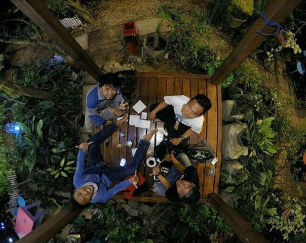1. Java Sunrise Cafe, 2. Savana Cake, 3. Cafe D’Copiz, 4. New Xena Cafe &amp; Resto, 5. Palm Sugar Cafe, 6. Sweets Dessert, 7. Warung Morinawa, 8. Cafe Dig Dug, 9. Srengenge Wetan, 10. Conato Cafe