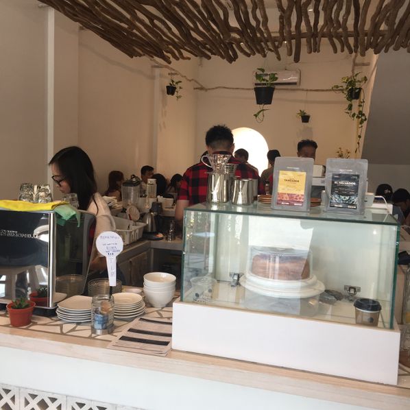 1. Burgushi , 2. Wyl’s Kitchen, 3. Sudutsatu Cafe, 4. Simplicity Brew House, 5. Tantular Cafe, 6. 19th Avenue