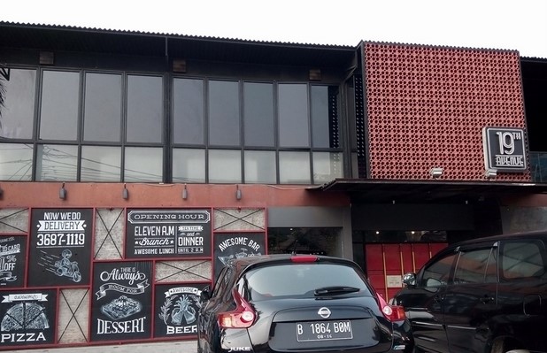 1. Burgushi , 2. Wyl’s Kitchen, 3. Sudutsatu Cafe, 4. Simplicity Brew House, 5. Tantular Cafe, 6. 19th Avenue