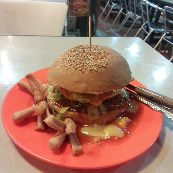 1. Nacha Cafe , 2. Shooter Cafe , 3. Captain Jack Coffee &amp; Food, 4. Solong Ulee Kareng Coffee, 5. Whispers Cafe, 6. Moorden Coffee Shop , 7. De Tambo Coffee House, 8. Le More , 9. Burger Blepot, 10. Erzed Coffee