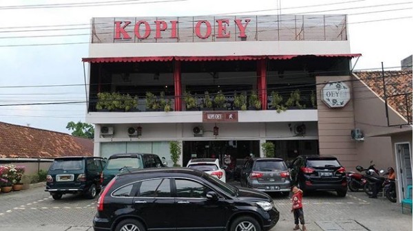 1. Taman Langit Cafe Coffee Shop, 2. Kopi Tiam Oey, 3. Simon &amp; Sons Coffee Bakery, 4. The Clasio Cafe , 5. Koffiekopi, 6. Kofeluv