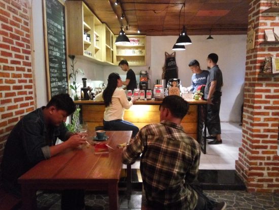 1. Taman Langit Cafe Coffee Shop, 2. Kopi Tiam Oey, 3. Simon &amp; Sons Coffee Bakery, 4. The Clasio Cafe , 5. Koffiekopi, 6. Kofeluv
