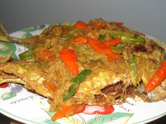 2. Pesmol Kembung, 3. Sate Meranggi, 4. Tauco Cianjur, 5. Roti Popon, 6. Roti Manis Tan Keng Cu, 7. Mie Ayam Mang Memed, 8. Laksa, 9. Asinan &amp; Manisan Buah, 10. Bubur Cianjur