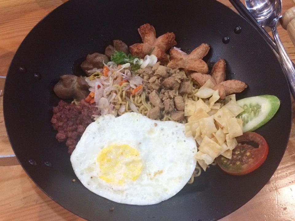 1. Kepo Cafe, 2. Cafe Bemo, 3. Cafe SW, 4. Chillers Cafe &amp; Bar, 5. DOP D’Ocean Pass Cafe &amp; Shisha, 6. Ropang Stop 