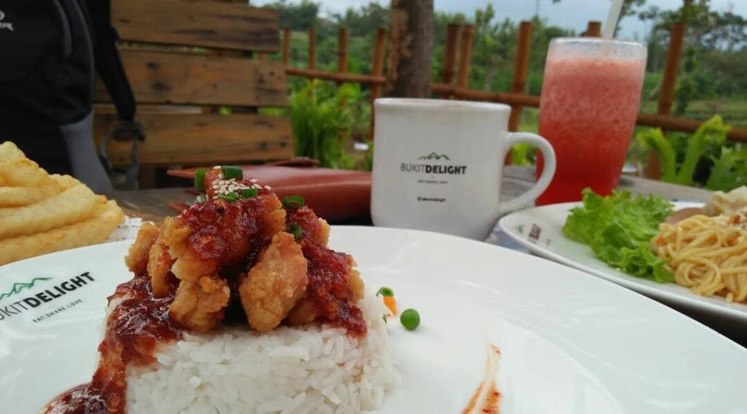 1. Pit Stop Kopi, 2. The Oldman Coffee, 3. Simphony Cafe, 4. Veranda Cafe &amp; Pasta House, 5. Giri Hills Coffee House, 6. Kedai Puncak, 7. Wakacao, 8. Warunk Upnormal, 9. WCP Coffee &amp; Resto, 10. Bukit Delight Cafe