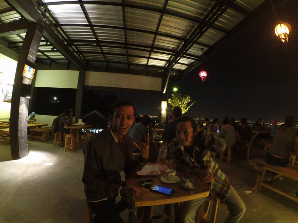 1. Pit Stop Kopi, 2. The Oldman Coffee, 3. Simphony Cafe, 4. Veranda Cafe &amp; Pasta House, 5. Giri Hills Coffee House, 6. Kedai Puncak, 7. Wakacao, 8. Warunk Upnormal, 9. WCP Coffee &amp; Resto, 10. Bukit Delight Cafe