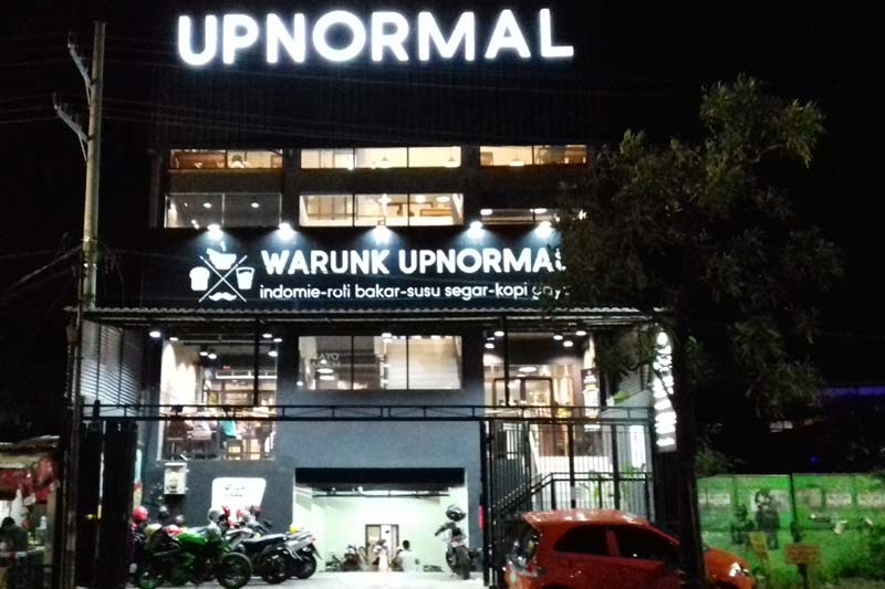 1. Pit Stop Kopi, 2. The Oldman Coffee, 3. Simphony Cafe, 4. Veranda Cafe &amp; Pasta House, 5. Giri Hills Coffee House, 6. Kedai Puncak, 7. Wakacao, 8. Warunk Upnormal, 9. WCP Coffee &amp; Resto, 10. Bukit Delight Cafe