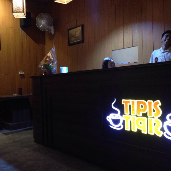 1. Corakna, 2. Cafe Tipis Tipis, 3. Vanila Bean Cafe, 4. Mokko Factory Donut & Coffee, 5. Cafe Tega’ Lurus, 6. Dira Cafe & Pool, 7. Warung Karokoen, 8. DoCafe , 9. Foodgasm Bistro, 10. Club Roppang
