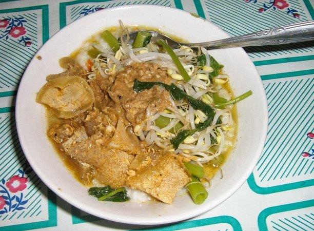 1. Pindang Gombyang, 2. Nasi Lengko, 3. Rumbah, 4. Burbacek, 5. Keripik Tike, 6. Cimplo, 7. Kue Koci, 8. Blendung, 9. Blenget Cotot, 10. Dongkal