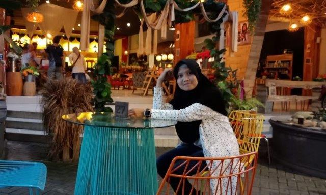 1. Corakna, 2. Cafe Tipis Tipis, 3. Vanila Bean Cafe, 4. Mokko Factory Donut & Coffee, 5. Cafe Tega’ Lurus, 6. Dira Cafe & Pool, 7. Warung Karokoen, 8. DoCafe , 9. Foodgasm Bistro, 10. Club Roppang