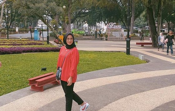 Sejarah Taman Balai Kota Bandung, Daya Tarik Taman, Menelusuri Taman Labirin, Berfoto di Gembok Cinta, Arena Bermain Anak dan Area Kebugaran, Bermain Air Sungai, Tempat Kegiatan Anak Muda, Fasilitas Taman, Rute Menuju ke Lokasi