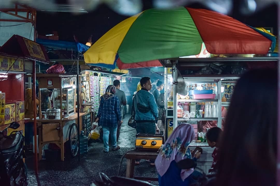 Mengenal Lokasi, Menilik Sejarah, Rute Akses ke Lokasi, Fasilitas di Kawasan, Wisata Kuliner, Saat Malam Hari