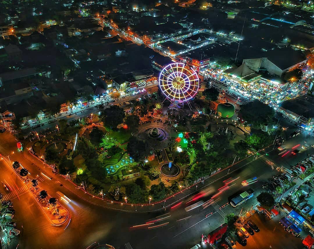 Mengenal Lokasi, Menilik Sejarah, Rute Akses ke Lokasi, Fasilitas di Kawasan, Wisata Kuliner, Saat Malam Hari