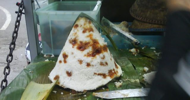 1. Seblak, 2. Cireng dan Cilok, 3. Peuyeum, 5. Ali Agrem, 6. Colenak, 7. Cimol, 8. Batagor, 9. Lotek, 10. Gurilem, 11. Karedok, 12. Surabi/Serabi, 13. Kicimpring, 14. Bolen, 15. Soto Bandung