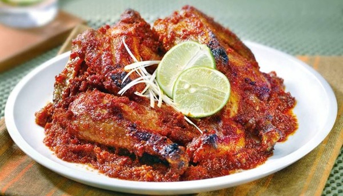 1. Binte Biluhuta, 2. Ayam Iloni, 3. Ilabulo, 4. Tili Aya/Tiljaya, 5. Bubur Sagela, 6. Sabongi, 7. Karawo, 8. Sayur Putungo, 9. Nasi Kuning, 10. Tinutuan