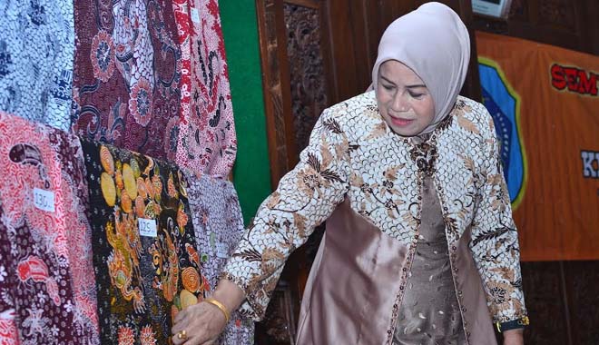 1. Wingko Babat, 2. Jumbrek, 3. Ental, 4. Empeng Marning, 5. Tas Eceng Gondok, 6. Batik Sendang Duwur, 7. Tenun Ikat Desa Parengan, 8. Keripik Sunduk, 9. Rempeyek Cinta Rasa, 10. Gula Merah Siwalan