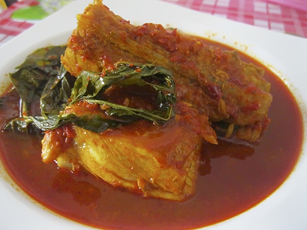 1. Rendang, 2. Sate Padang, 3. Dendeng Balado, 4. Karupuak Sanjai, 5. Nasi Sala, 6. Sala Lauak, 7. Sarang Balam, 8. Kalio, 9. Galamai, 10. Kacimuih, 11. Gajeboh, 12. Bareh Randang