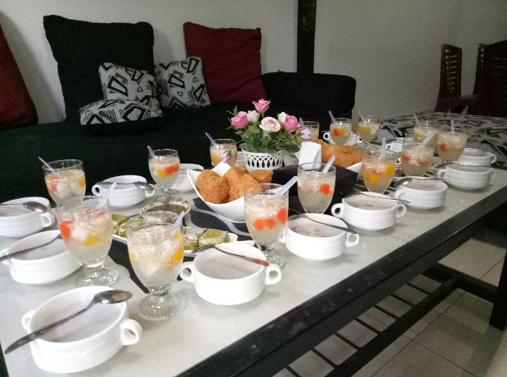 1. Tara Pool &amp; Cafe, 2. Kinyam Cafe, 3. Sweet Joy Cafe, 4. Sobat Cafe &amp; Resto, 5. Tansu Om Chenk, 6. Gallery 51 Cafe