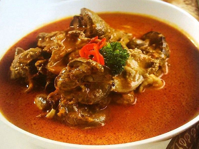 1. Rendang, 2. Sate Padang, 3. Dendeng Balado, 4. Karupuak Sanjai, 5. Nasi Sala, 6. Sala Lauak, 7. Sarang Balam, 8. Kalio, 9. Galamai, 10. Kacimuih, 11. Gajeboh, 12. Bareh Randang