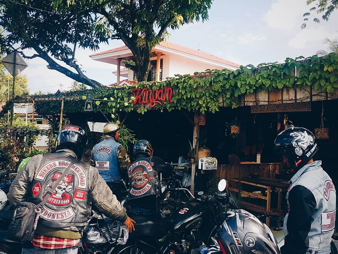 1. Tara Pool &amp; Cafe, 2. Kinyam Cafe, 3. Sweet Joy Cafe, 4. Sobat Cafe &amp; Resto, 5. Tansu Om Chenk, 6. Gallery 51 Cafe