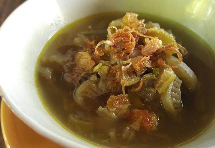 1. Ayam Betutu, 2. Babi Guling, 3. Sate Lilit, 4. Rujak Kuah Pindang, 5. Serombotan, 6. Tipat Blayag, 7. Nasi Jinggo, 8. Tum Ayam, 9. Jukut Ares, 10. Pie Susu, 11. Nasi Sela, 12. Pia Legong, 13. Pisang Rai, 14. Tipat Cantok, 15. Nasi Tepeng