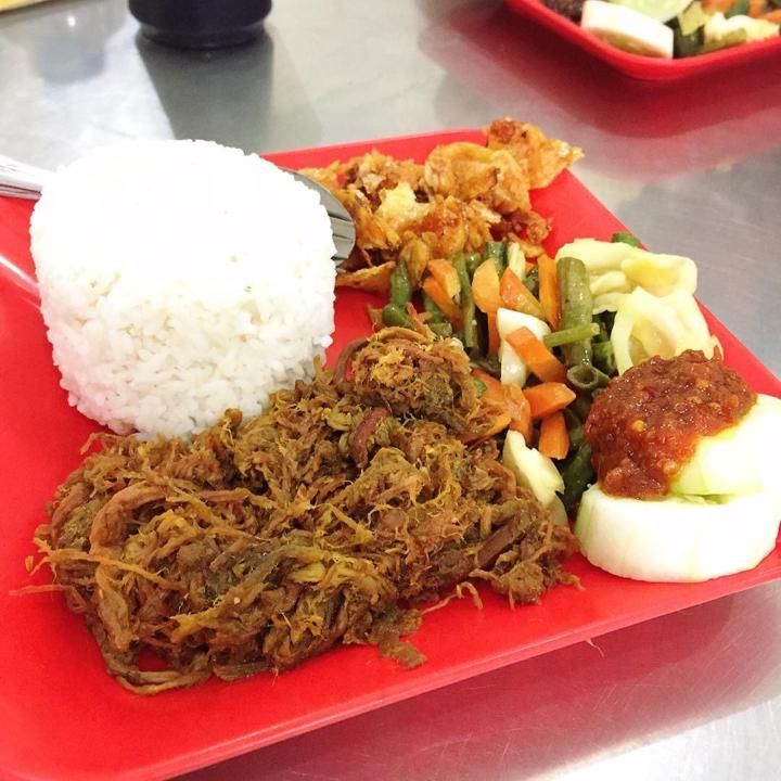 1. Lontong Kupang, 2. Pecel Semanggi, 3. Lontong Balap, 4. Rawon, 5. Almond Crispy, 6. Sate Karak, 7. Sambal Bawang, 8. Rujak Cingur, 9. Nasi Empal, 10. Bebek Goreng, 11. Bebek Goreng Sinjai, 12. Tahu Tek, 13. Bakso Beranak, 14. Nasi Cumi, 15. Pentol