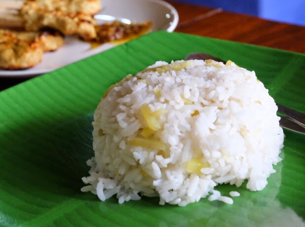 1. Ayam Betutu, 2. Babi Guling, 3. Sate Lilit, 4. Rujak Kuah Pindang, 5. Serombotan, 6. Tipat Blayag, 7. Nasi Jinggo, 8. Tum Ayam, 9. Jukut Ares, 10. Pie Susu, 11. Nasi Sela, 12. Pia Legong, 13. Pisang Rai, 14. Tipat Cantok, 15. Nasi Tepeng