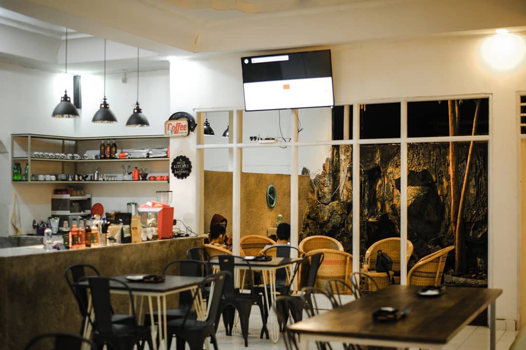 1. Tara Pool &amp; Cafe, 2. Kinyam Cafe, 3. Sweet Joy Cafe, 4. Sobat Cafe &amp; Resto, 5. Tansu Om Chenk, 6. Gallery 51 Cafe