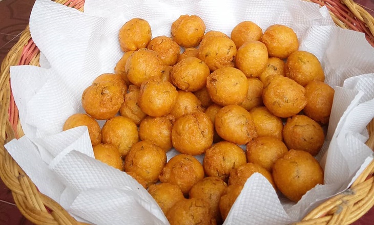 1. Rendang, 2. Sate Padang, 3. Dendeng Balado, 4. Karupuak Sanjai, 5. Nasi Sala, 6. Sala Lauak, 7. Sarang Balam, 8. Kalio, 9. Galamai, 10. Kacimuih, 11. Gajeboh, 12. Bareh Randang