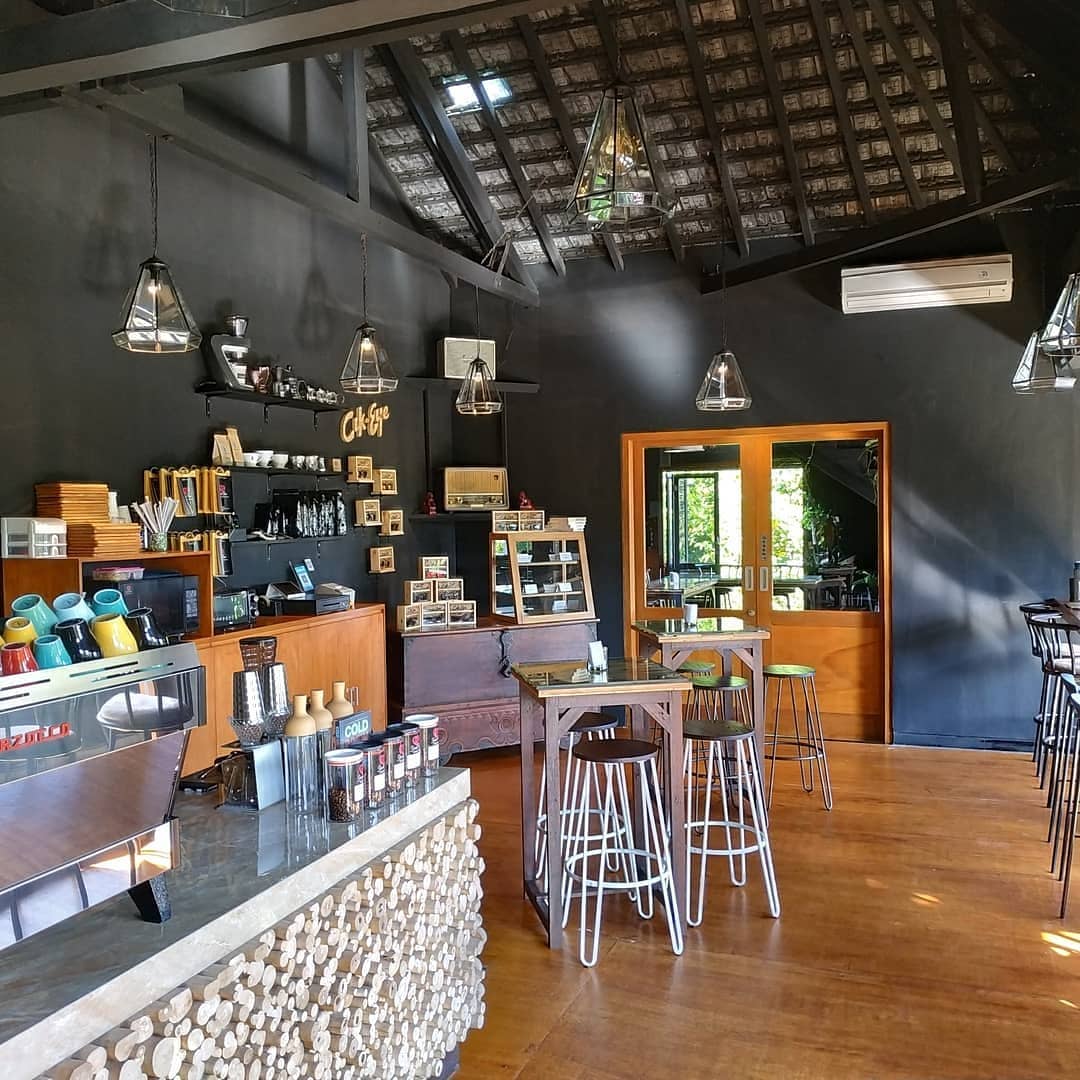 1. Karakter Kopi, 2. Kopi Made, 3. Startup Coffee, 4. Luhtu’s Coffee Shop, 5. Gecko Coffee Shop, 6. Trilogy Coffee &amp; Lounge, 7. Tukang Kopi, 8. Marble Coffee &amp; Co, 9. Foam Coffee&amp; Coin Laundry, 10. Second Floor