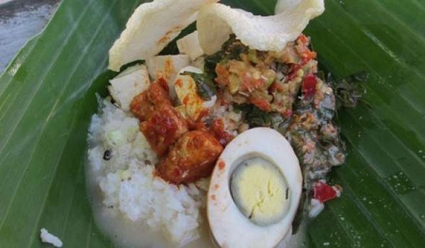 1.Sego Cawuk, 2.Rujak Soto, 3.Bagiak, 4.Pindang Koyong, 5.Pecel  Pitik, 6.Sumping, 7.Sego Bungkus, 8.Kelemben, 9.Ladrang Sabrang , 10.Ayam Pedes