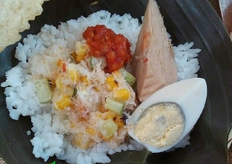 1.Sego Cawuk, 2.Rujak Soto, 3.Bagiak, 4.Pindang Koyong, 5.Pecel  Pitik, 6.Sumping, 7.Sego Bungkus, 8.Kelemben, 9.Ladrang Sabrang , 10.Ayam Pedes