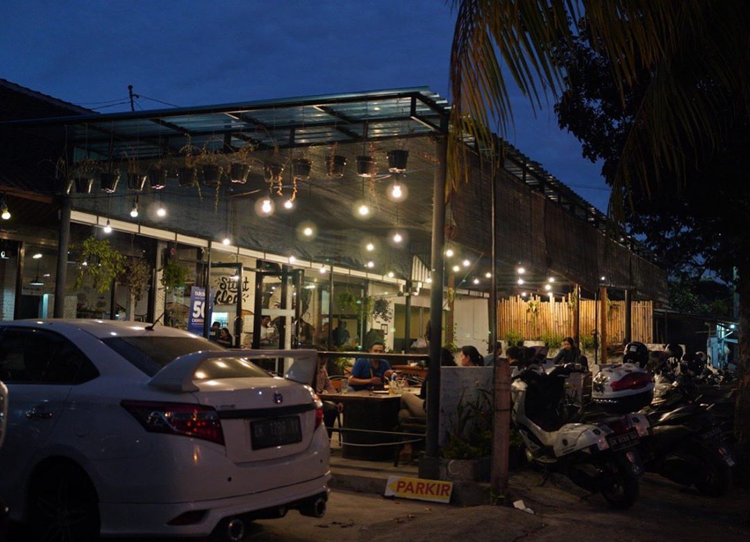 1. Karakter Kopi, 2. Kopi Made, 3. Startup Coffee, 4. Luhtu’s Coffee Shop, 5. Gecko Coffee Shop, 6. Trilogy Coffee &amp; Lounge, 7. Tukang Kopi, 8. Marble Coffee &amp; Co, 9. Foam Coffee&amp; Coin Laundry, 10. Second Floor