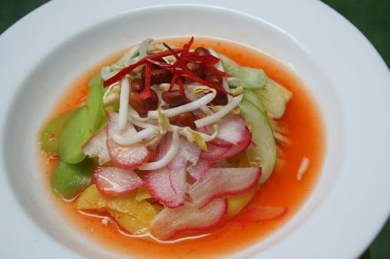 1. Ayam Betutu, 2. Babi Guling, 3. Sate Lilit, 4. Rujak Kuah Pindang, 5. Serombotan, 6. Tipat Blayag, 7. Nasi Jinggo, 8. Tum Ayam, 9. Jukut Ares, 10. Pie Susu, 11. Nasi Sela, 12. Pia Legong, 13. Pisang Rai, 14. Tipat Cantok, 15. Nasi Tepeng