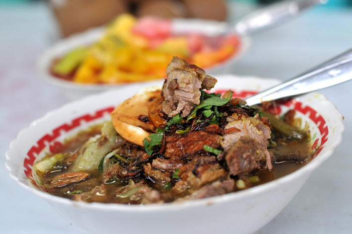 1.Sego Cawuk, 2.Rujak Soto, 3.Bagiak, 4.Pindang Koyong, 5.Pecel  Pitik, 6.Sumping, 7.Sego Bungkus, 8.Kelemben, 9.Ladrang Sabrang , 10.Ayam Pedes