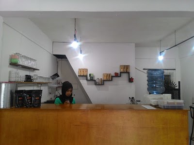 1. De Kock Cafe, 2. Cafe Bening, 3. Hau’s Tea, 4. Kopigo, 5. Bukittinggi Coffee &amp; Tea, 6. Kopmil Si Om, 7. Coffee House Jacyga, 8. Ngarai Cafe, 9. Tanjiva Cafe, 10. D’Qibi’s